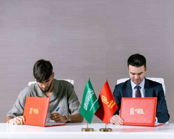 من توقيع العقد