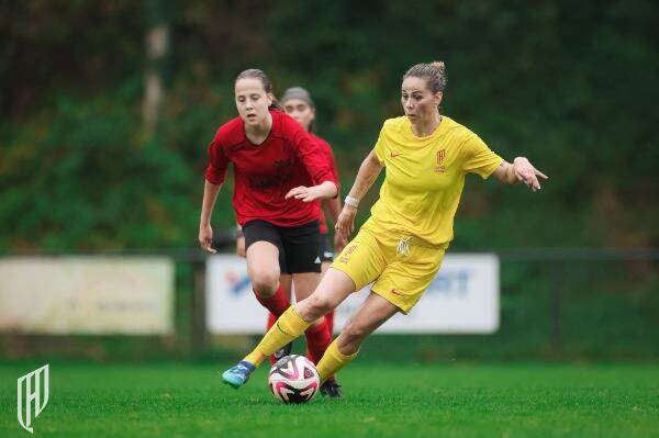 الأيسلندية سارا بيورك بالودية