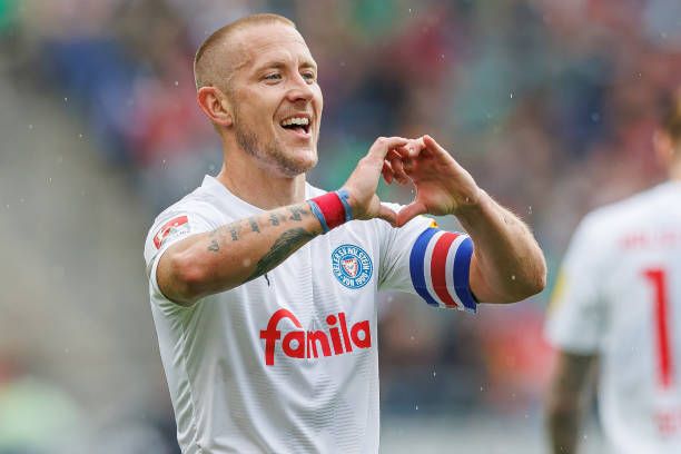 لويس هولتبي