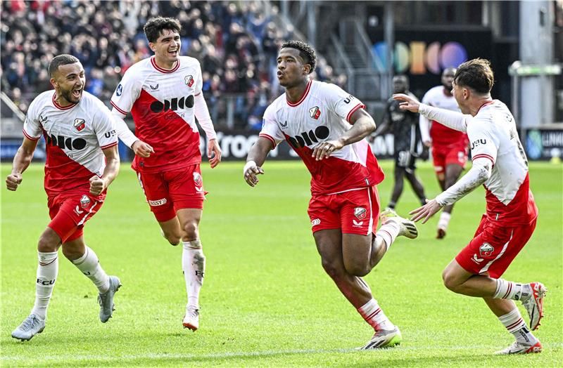 لاعبو أوتريخت