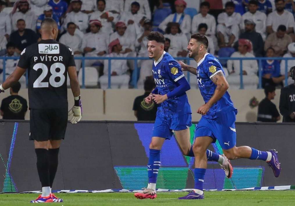 ميتروفيتش والحمدان يحتفلان أمام الأخدود