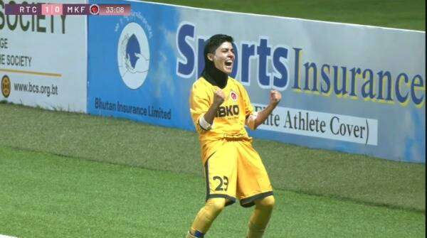 احتفالية منى محمود