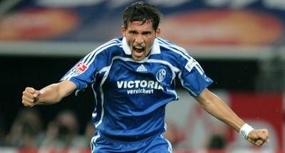 كوراني يحتفل بتسجيله الهداف الاول