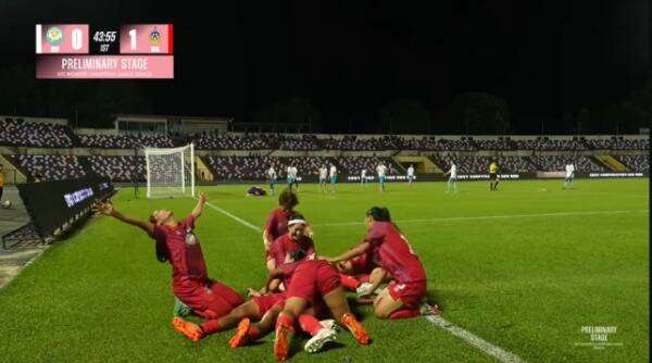 فرحة لاعبات صباح الماليزي