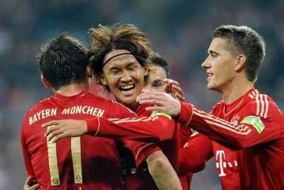 تاكاشي اوسامي يحتفل بعد احرازه الهدف السادس بالمباراة