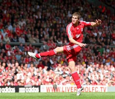 لاعب ليفربول دانيال آجير يسجل هدف التعادل في مرمى ويستهام