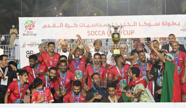 لاعبو منتخب عمان