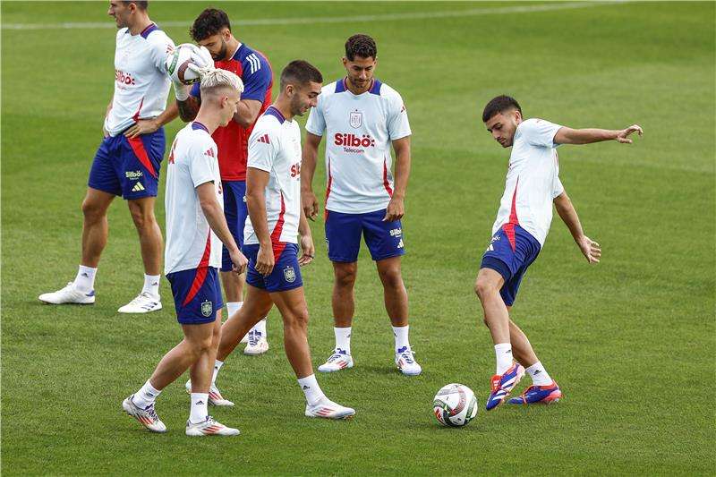 لاعبو منتخب إسبانيا