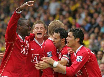 فرحة لاعبي مانشستر يونايتد بالهدف الثاني