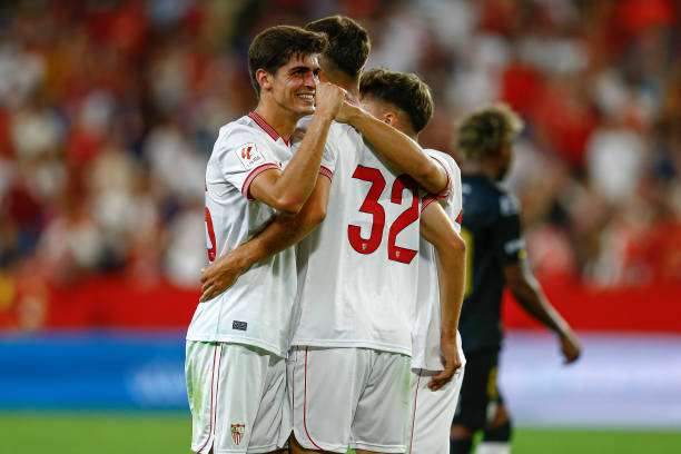 لاعبو اشبيلية