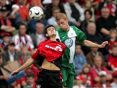 لقطة من مباراة ليفركوزن وفولفسبورغ