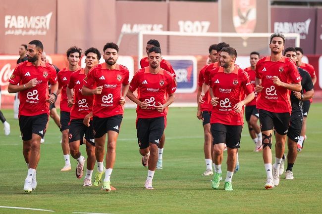 لاعبو الأهلي