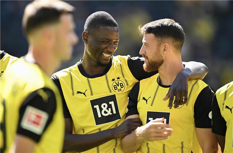 لاعبو بوروسيا دورتموند