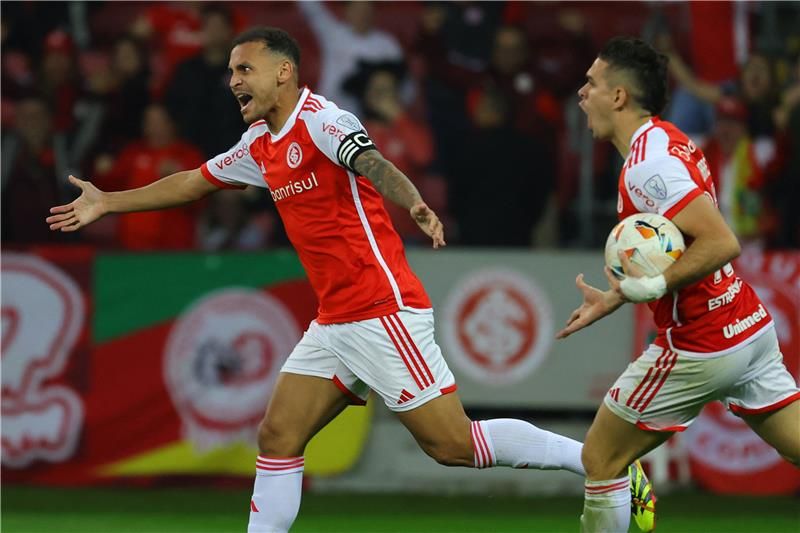 لاعبو إنترناسيونال