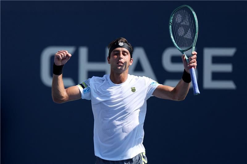 توماس إتشيفيري