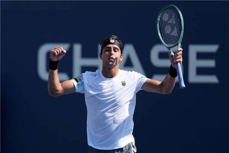 توماس إتشيفيري