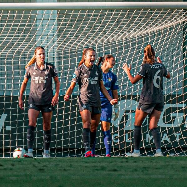 فرحة لاعبات ريال مدريد