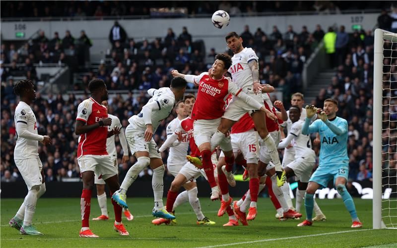 لقاء سابق بين الفريقين