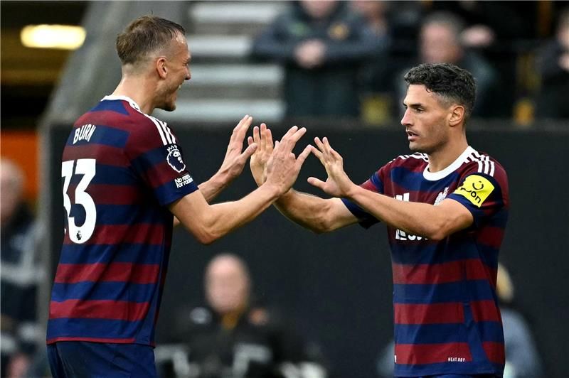 لاعبا نيوكاسل