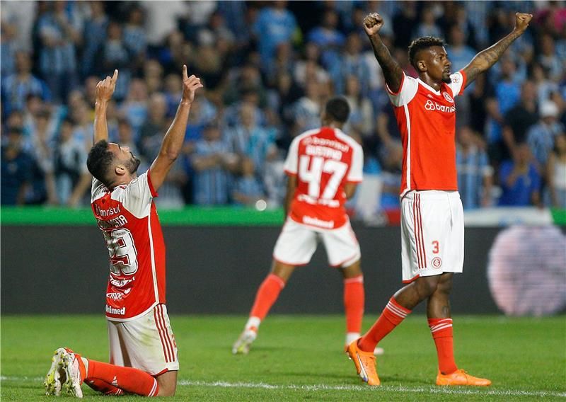 لاعبو إنترناسيونال