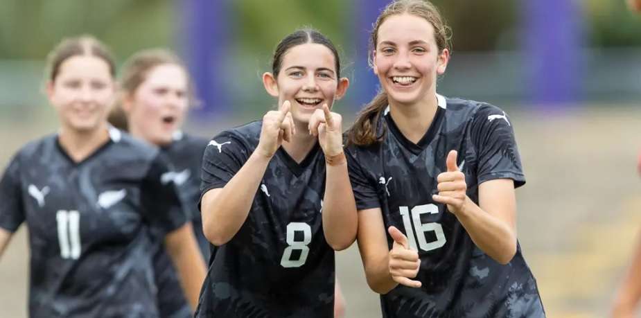 لاعبات منتخب نيوزيلندا تحت 17 عامًا