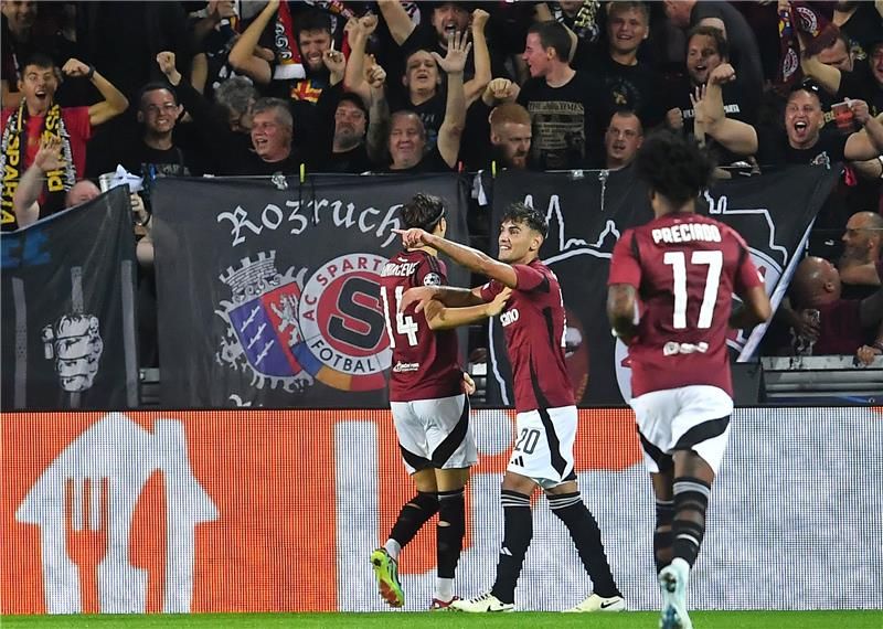 لاعبو سبارتا براج