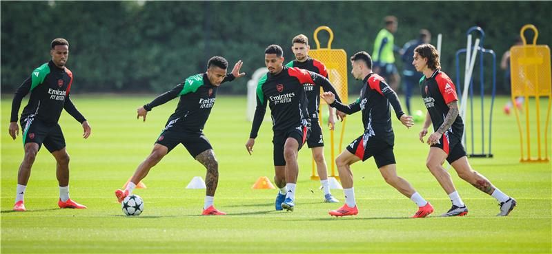 لاعبو آرسنال