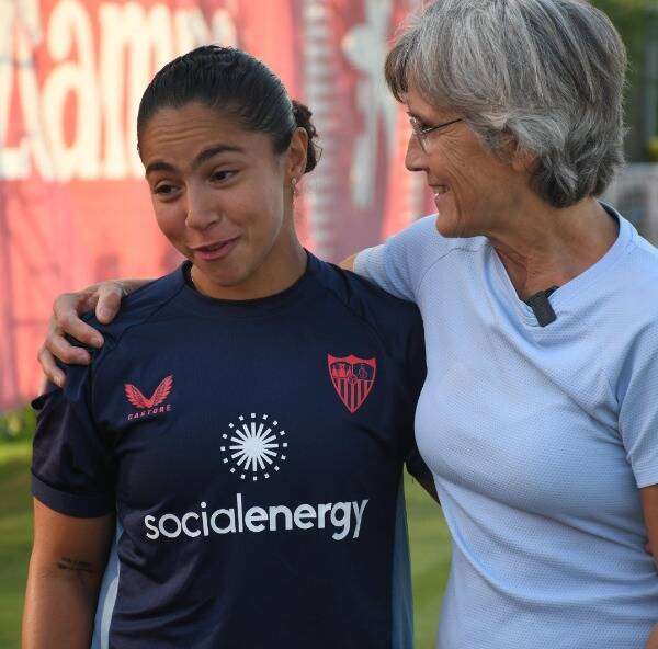 العماري مع مونيكا ستاب