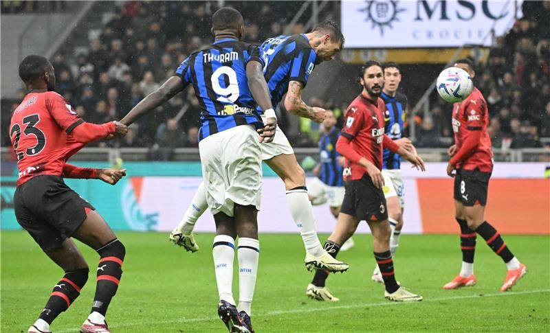 لقاء سابق بين الفريقين