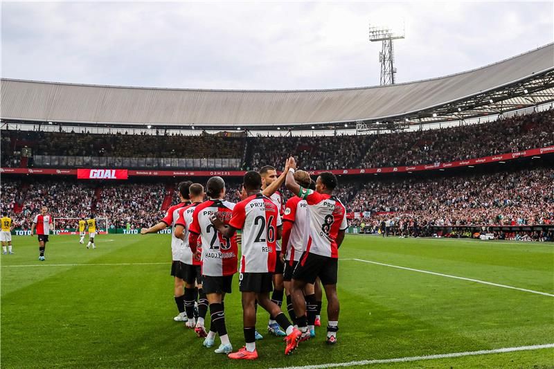 لاعبو فينورد