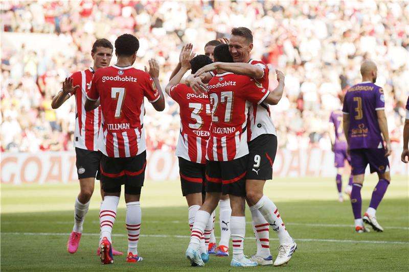 لاعبو آيندهوفن