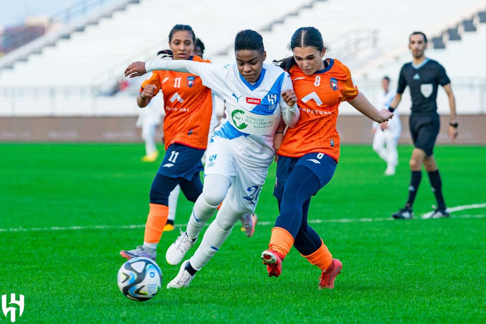 لقاء سابق بين الفريقين