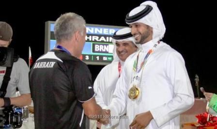 تايلور يتسلم ذهبية الالعاب الخليجية من الشيخ ناصر بن حمد 