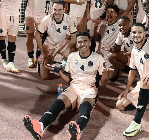 لاعبو الشباب