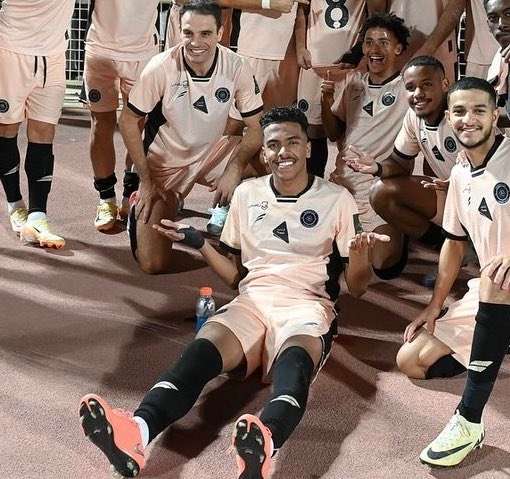 لاعبو الشباب