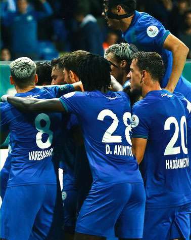 فرحة لاعبى ريزا سبور