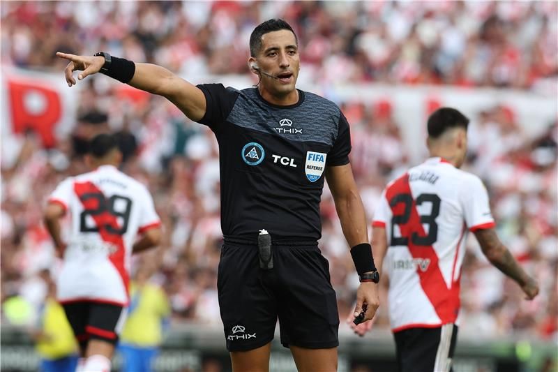 يايل فالكون