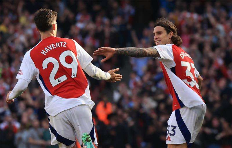 فرحة لاعبي آرسنال