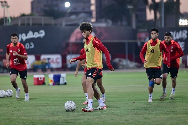 لاعبو الأهلي