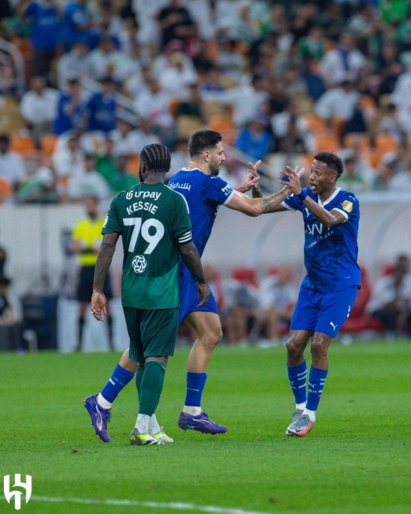 ميتروفيتش يحتفل بأحد هدفيه