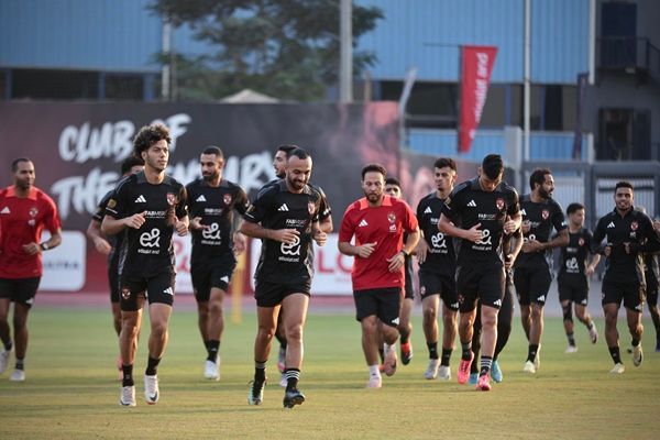 لاعبو الأهلي