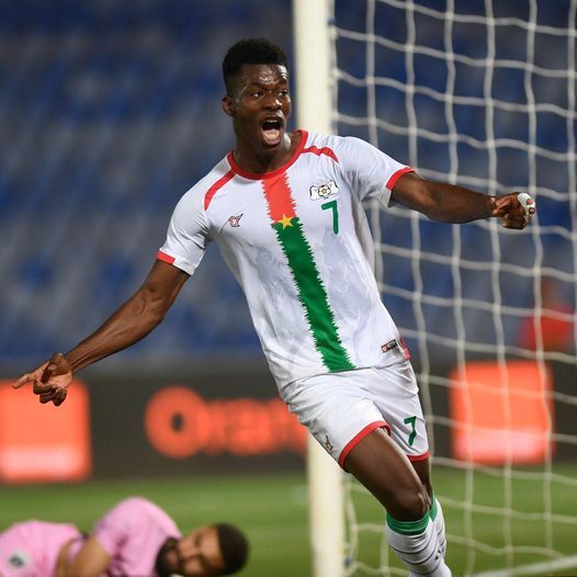 462513887_931277175693536_7713599535384116500_n