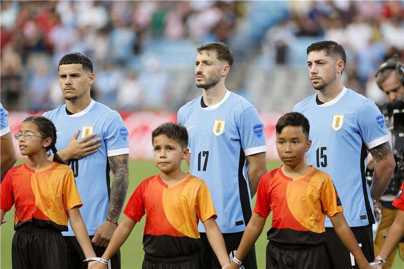 لاعبو منتخب أوروجواي