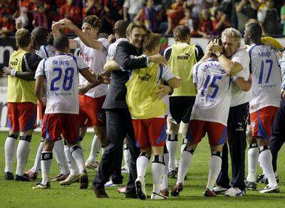 لاعبو هامبورج الالماني لحظة تأهلهم للعب في دوري أبطال أوربا