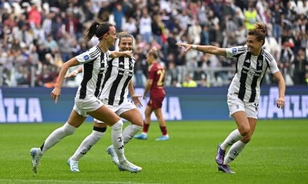 فرحة لاعبات يوفنتوس