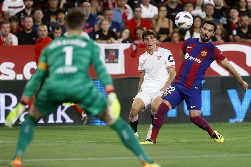 لقاء سابق بين الفريقين