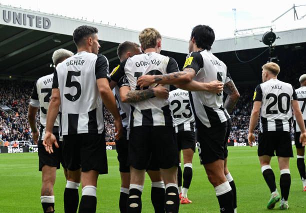 لاعبو نيوكاسل