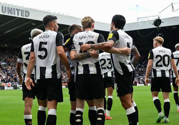 لاعبو نيوكاسل