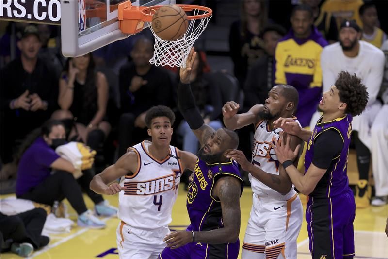 من مواجهة ليكرز أمام فينيكس صنز