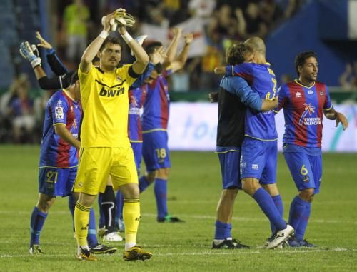 فرحة لاعبي ليفانتي بعد الفوز على ريال مدريد